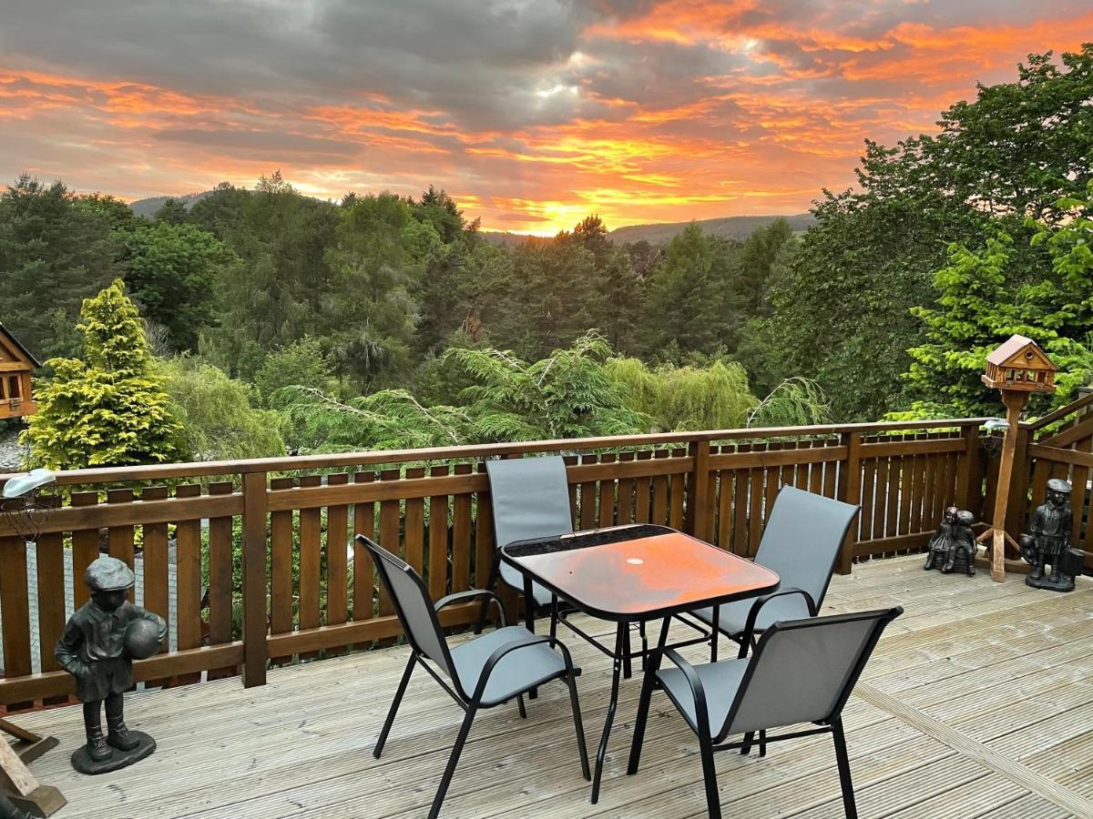 Beautiful 2 Bedroom Lodge With Stunning Views Blair Atholl Bagian luar foto