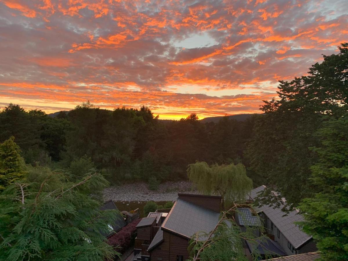 Beautiful 2 Bedroom Lodge With Stunning Views Blair Atholl Bagian luar foto
