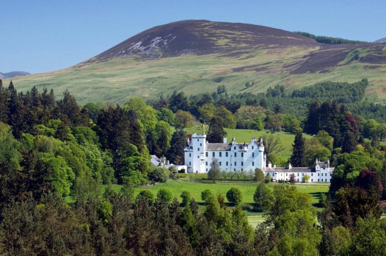 Beautiful 2 Bedroom Lodge With Stunning Views Blair Atholl Bagian luar foto